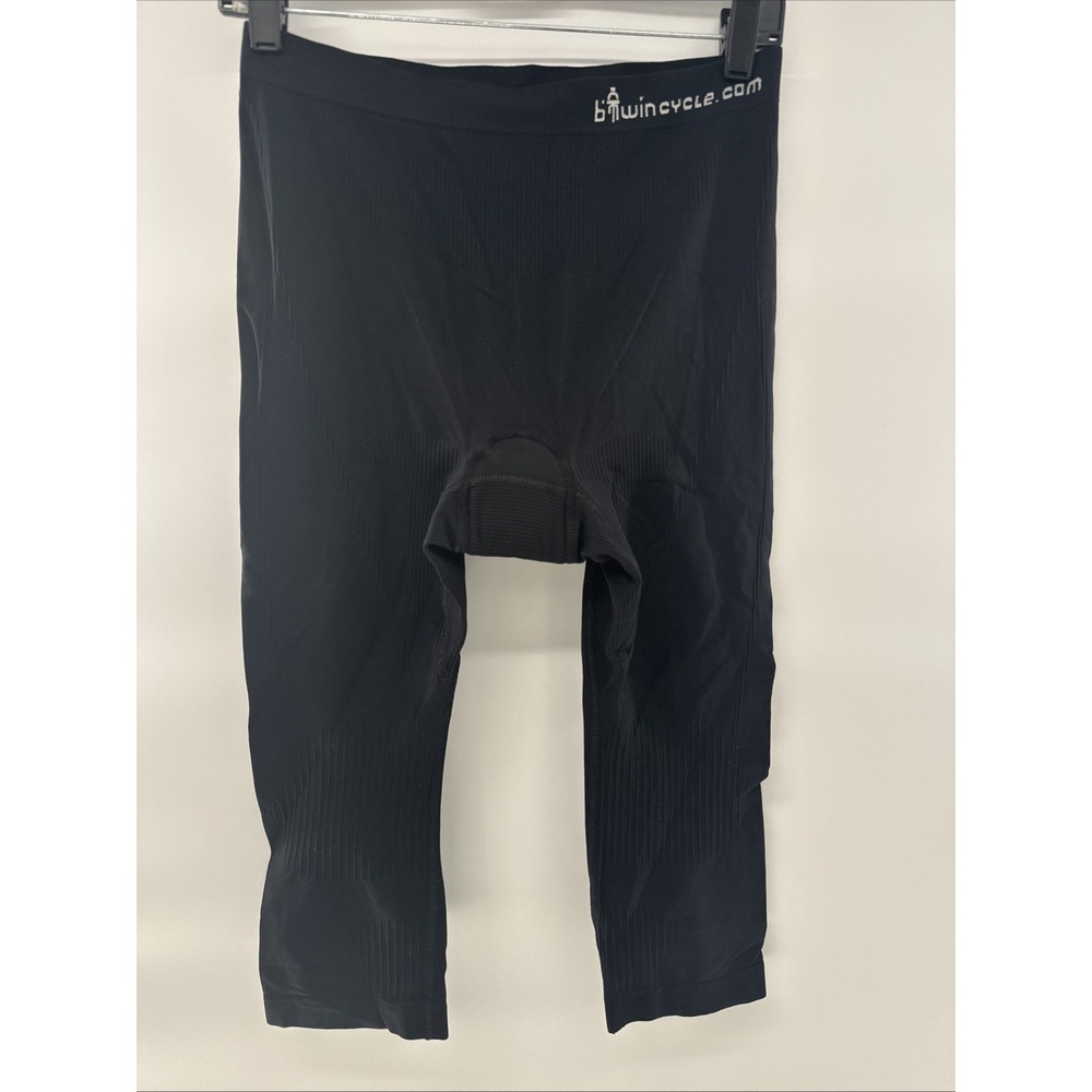 B'Twin (Decathlon brand) padded cycling capri shorts 3/4  Length Capri Size M